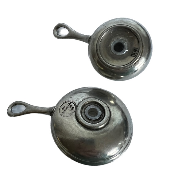 Pewter Salt And Pepper Shakers Saucepan Frypan Kitchen Decor Pot Pan Retro - Picture 5 of 6
